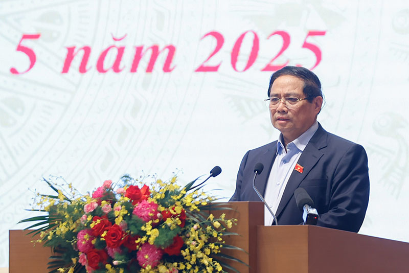 El primer ministro Pham Minh Chinh habla en la conferencia. Foto: Nhat Bac