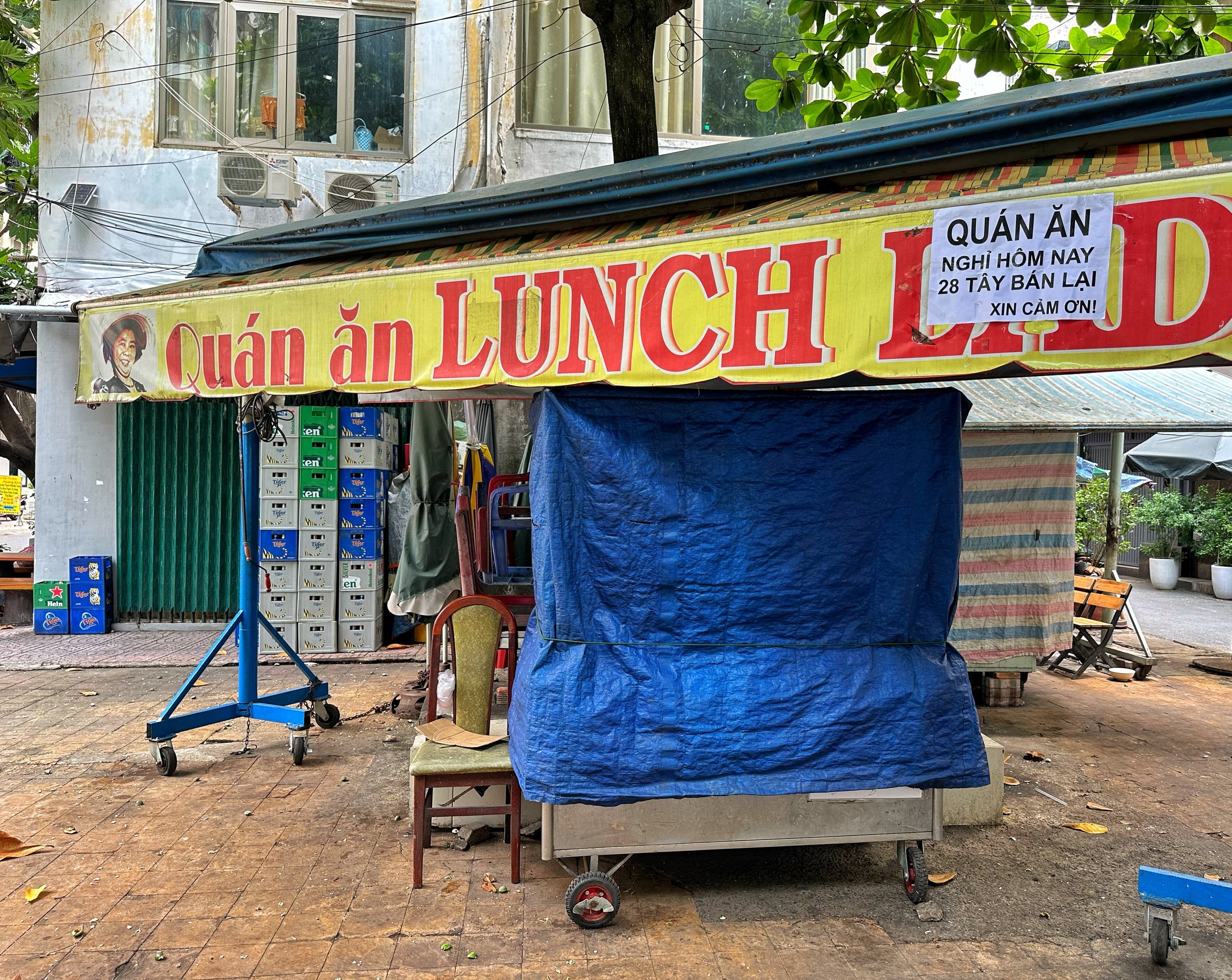 Bà chủ Lunch Lady nổi tiếng thế giới đột tử mất ở Canada - Ảnh 3.
