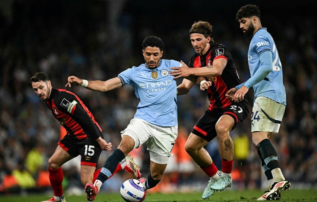 Man City tăng tốc trong cuộc đua giành vé dự Champions League - 1
