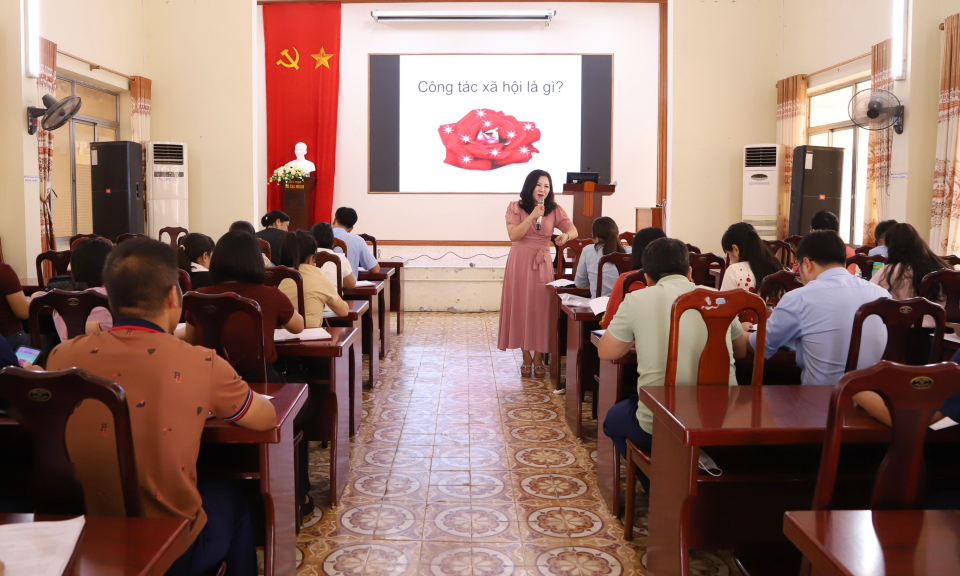 50 officials of the Provincial Social Protection Center were trained in social work skills - Cao Bang Electronic Newspaper