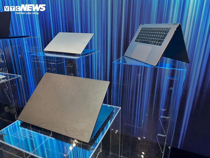 MSI's new laptop concept with the company's new logo in the future, with a 360-degree foldable model. (Photo: Manh Hung)