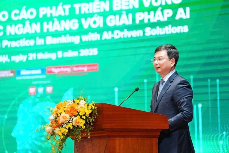 국립은행 부총재 Pham Thanh Ha가 세미나에서 연설하고 있다 - 사진: VGP/HT