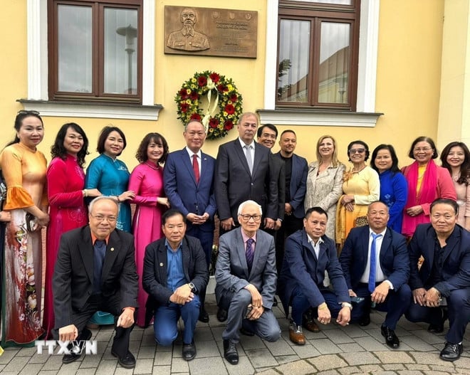 ttxvn-ky-niem-chu-tich-ho-chi-minh-slovakia-2.jpg