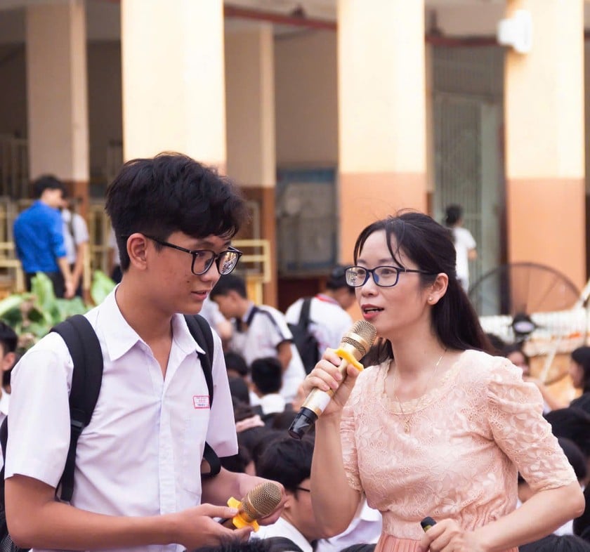 Các em học sinh được tư vấn ngành học phù hợp