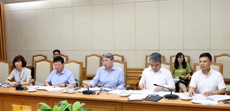 Phó Thủ tướng Lê Thành Long chủ trì họp về phân cấp, phân quyền lĩnh vực tư pháp- Ảnh 2.