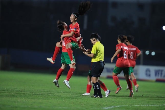 Wuhan Jianghan vs HCMC ការទស្សន៍ទាយរបស់ស្ត្រី វេលាម៉ោង 3:00 រសៀល។ ថ្ងៃទី ២១ ខែ ឧសភា៖ បន្ត​សរសេរ​រូបថត​ប្រវត្តិសាស្ត្រ ២