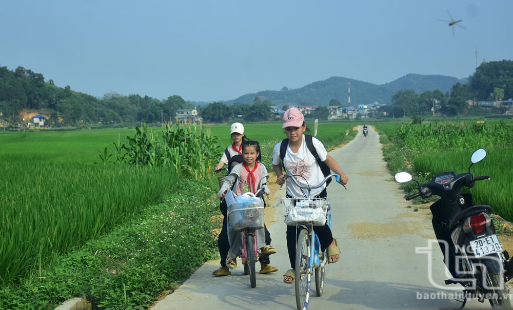 Tuyến đường bê tông về xóm Bản Đông, xã Ôn Lương, Phú Lương, được hoàn thành cuối năm 2024, tạo diện mạo mới cho địa phương.