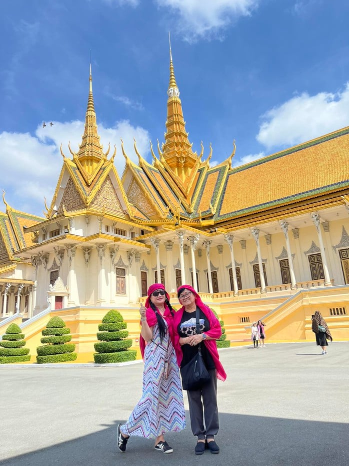 Tình người giữa xứ Chùa Tháp: Đoàn văn nghệ Tình ca Bắc Sơn và hành trình kết nối yêu thương - Ảnh 5.