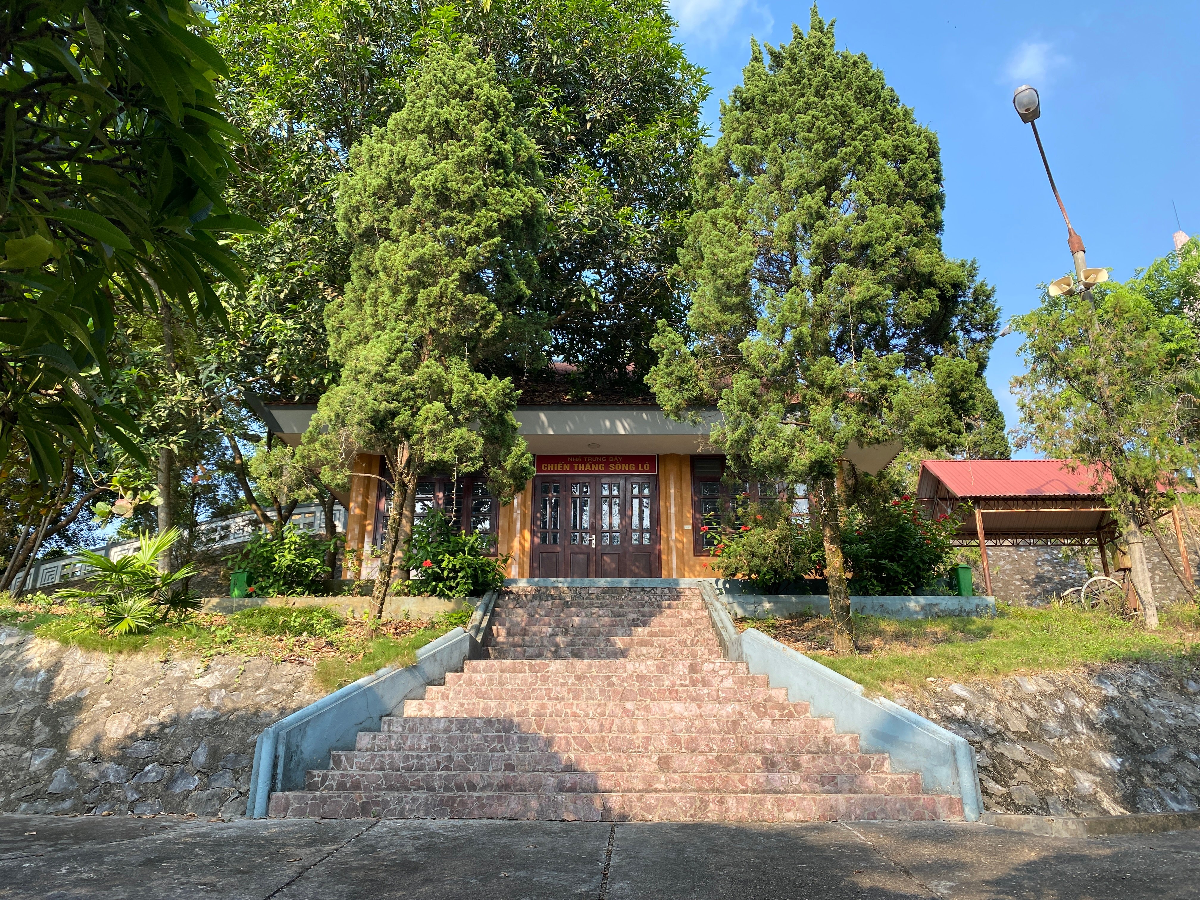 ការធ្វើអាជីវកម្មវត្ថុបុរាណក្នុងវិស័យទេសចរណ៍ និងការអប់រំក្នុងស្រុក