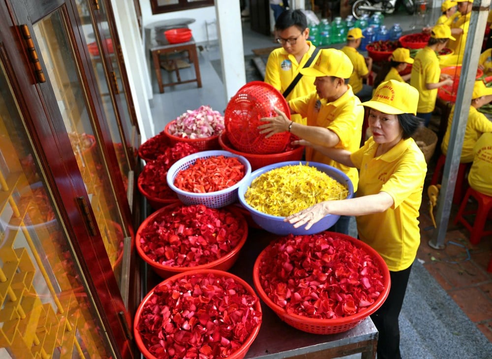 Trang trọng tổ chức nghi lễ tắm Bà Chúa Xứ núi Sam - ảnh 14