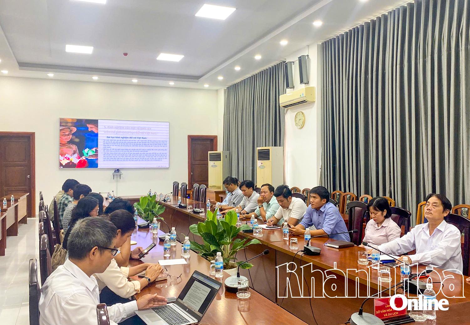 ទិដ្ឋភាពនៃអ្នកចូលរួមសន្និសីទមកពីខេត្ត Khanh Hoa។