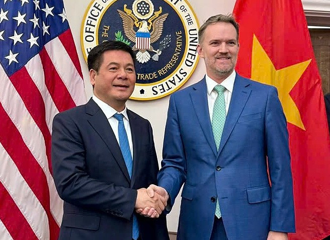 Bộ trưởng Nguyễn Hồng Diên và Đại sứ, Trưởng đại diện Thương mại Mỹ Jamieson Greer, tại phiên đàm phán, ngày 21/5. Ảnh: MOIT