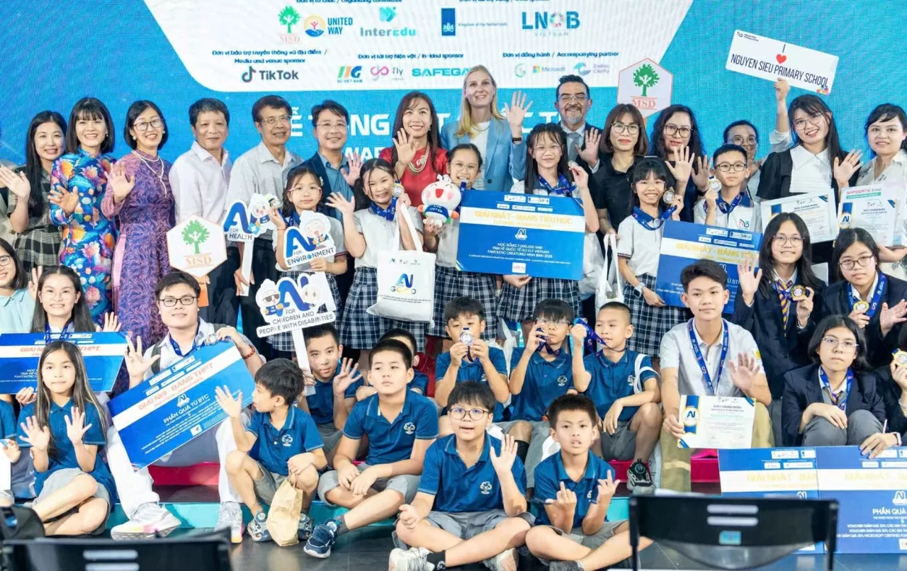 Học sinh phổ thông trên toàn quốc hào hứng tham gia cuộc thi “AI for Good Việt Nam 2025” – sân chơi trí tuệ ứng dụng trí tuệ nhân tạo nhằm giải quyết các vấn đề xã hội vì một tương lai bền vững.