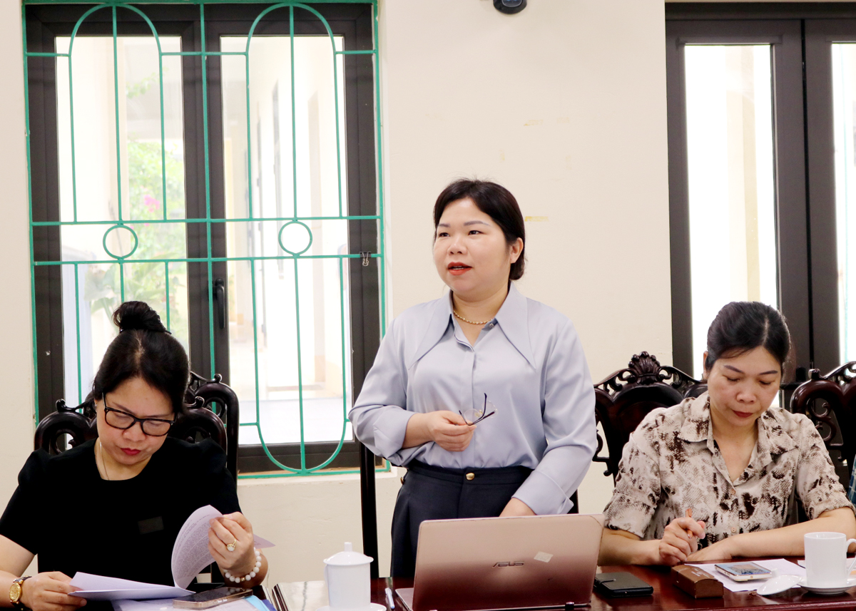 Đại diện Sở Dân tộc và Tôn giáo tham luận tại buổi toạ đàm.