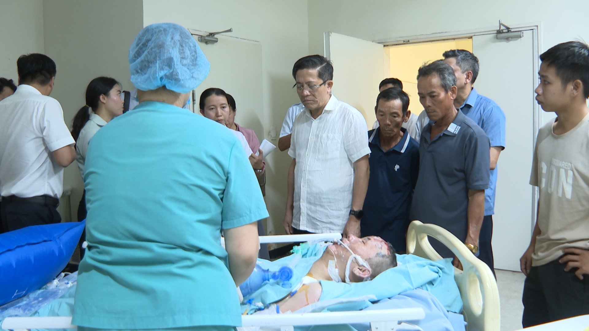 thăm hỏi bệnh nhân