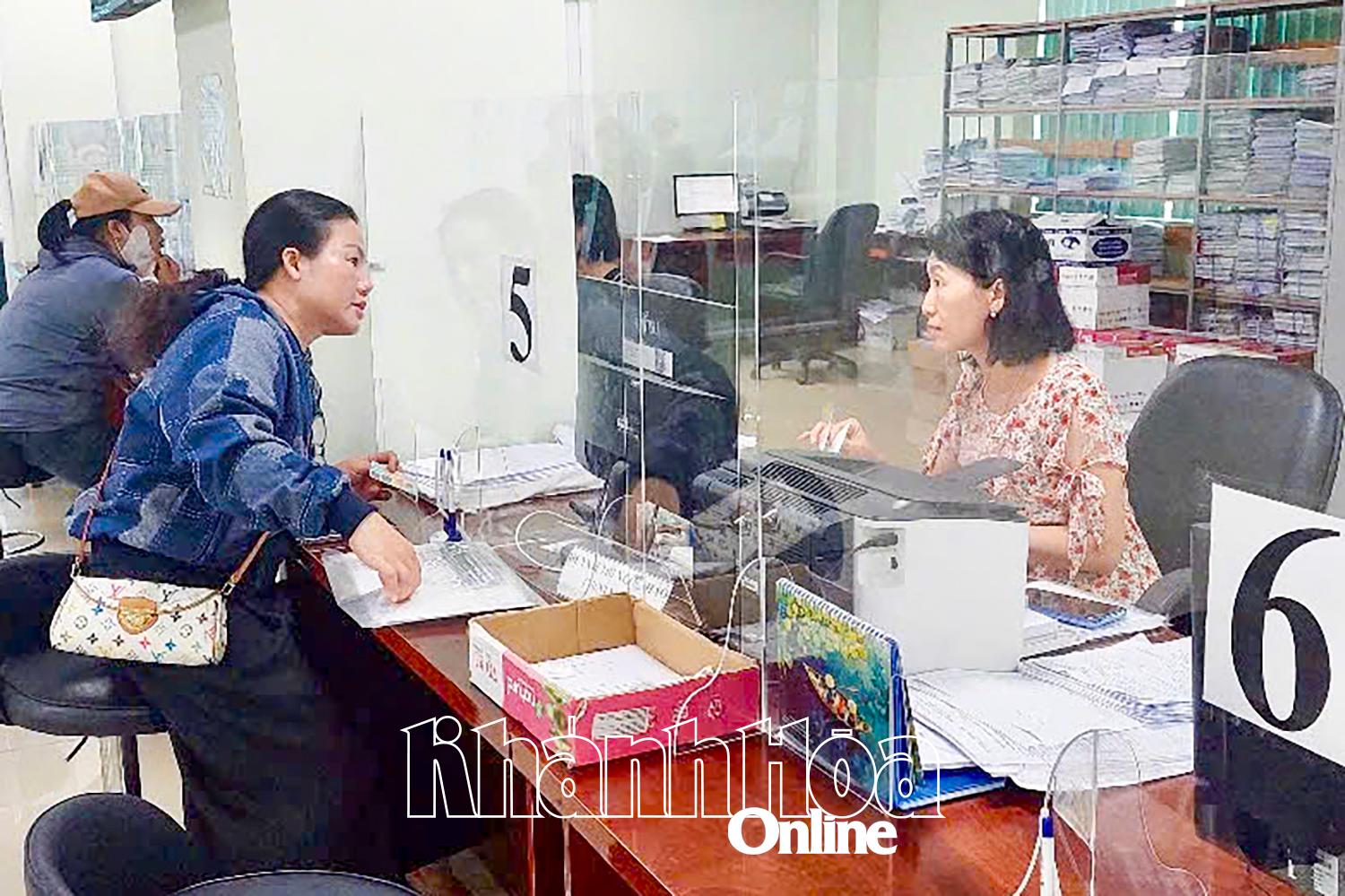 People transact at the One-Stop Department of the Provincial Social Insurance.