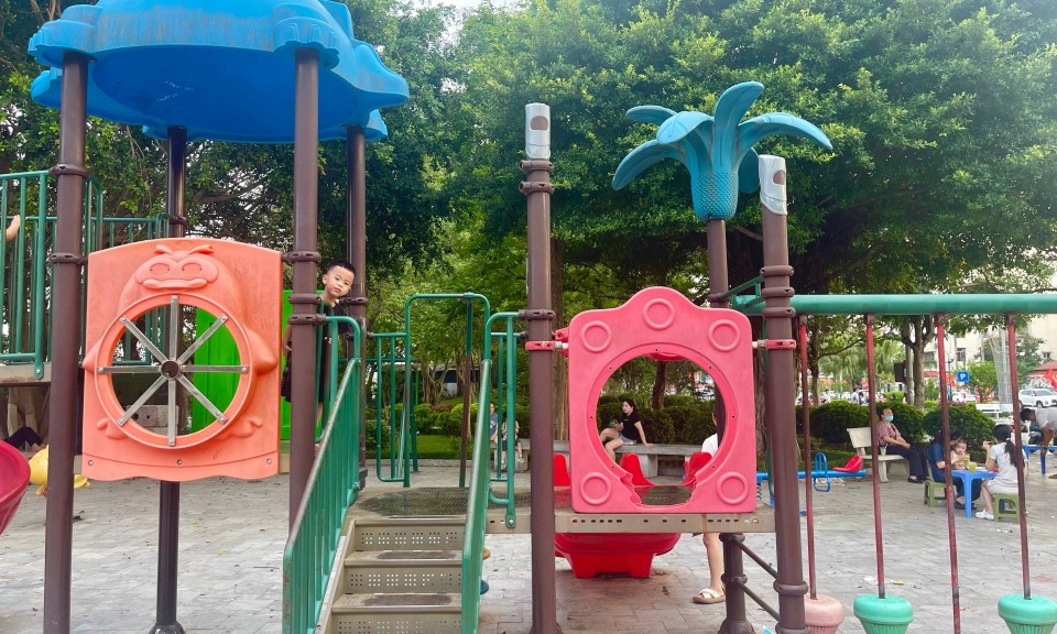 สนามเด็กเล่นสวนสาธารณะชีหลางทรุดโทรมอย่างหนัก - หนังสือพิมพ์และสถานีวิทยุโทรทัศน์หลางซอน