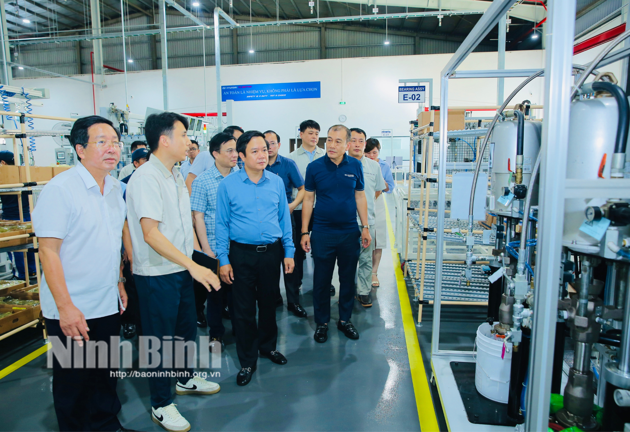 Đồng chí Chủ tịch UBND tỉnh Phạm Quang Ngọc thăm và nắm bắt tình hình sản xuất, kinh doanh tại Công ty cổ phần sản xuất ô tô Hyundai Thành Công Việt Nam.