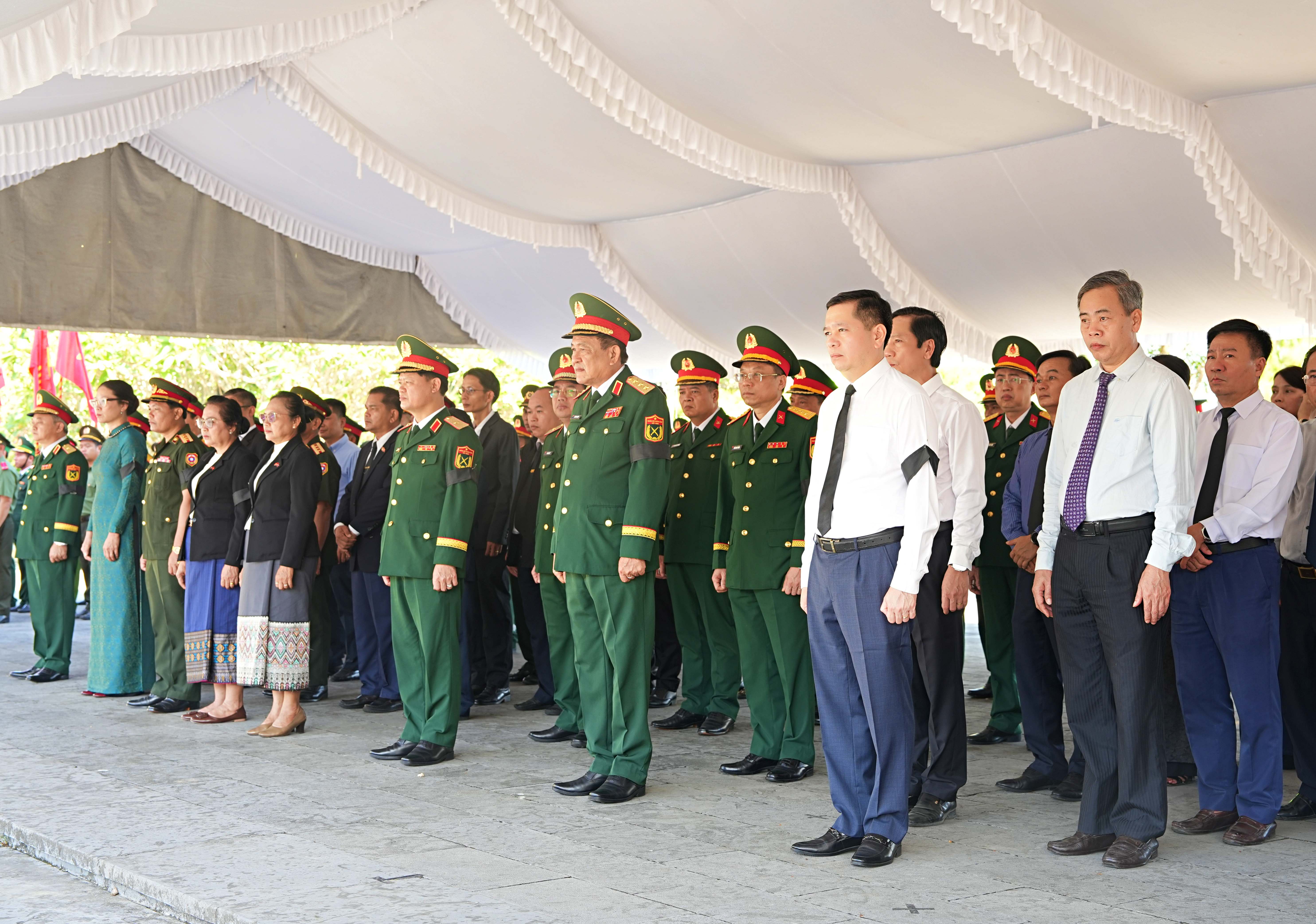 ពិធីបុណ្យសព និងបញ្ចុះសព យុទ្ធជនវៀតណាម ១២រូប ដែលបានស្លាប់នៅប្រទេសឡាវ