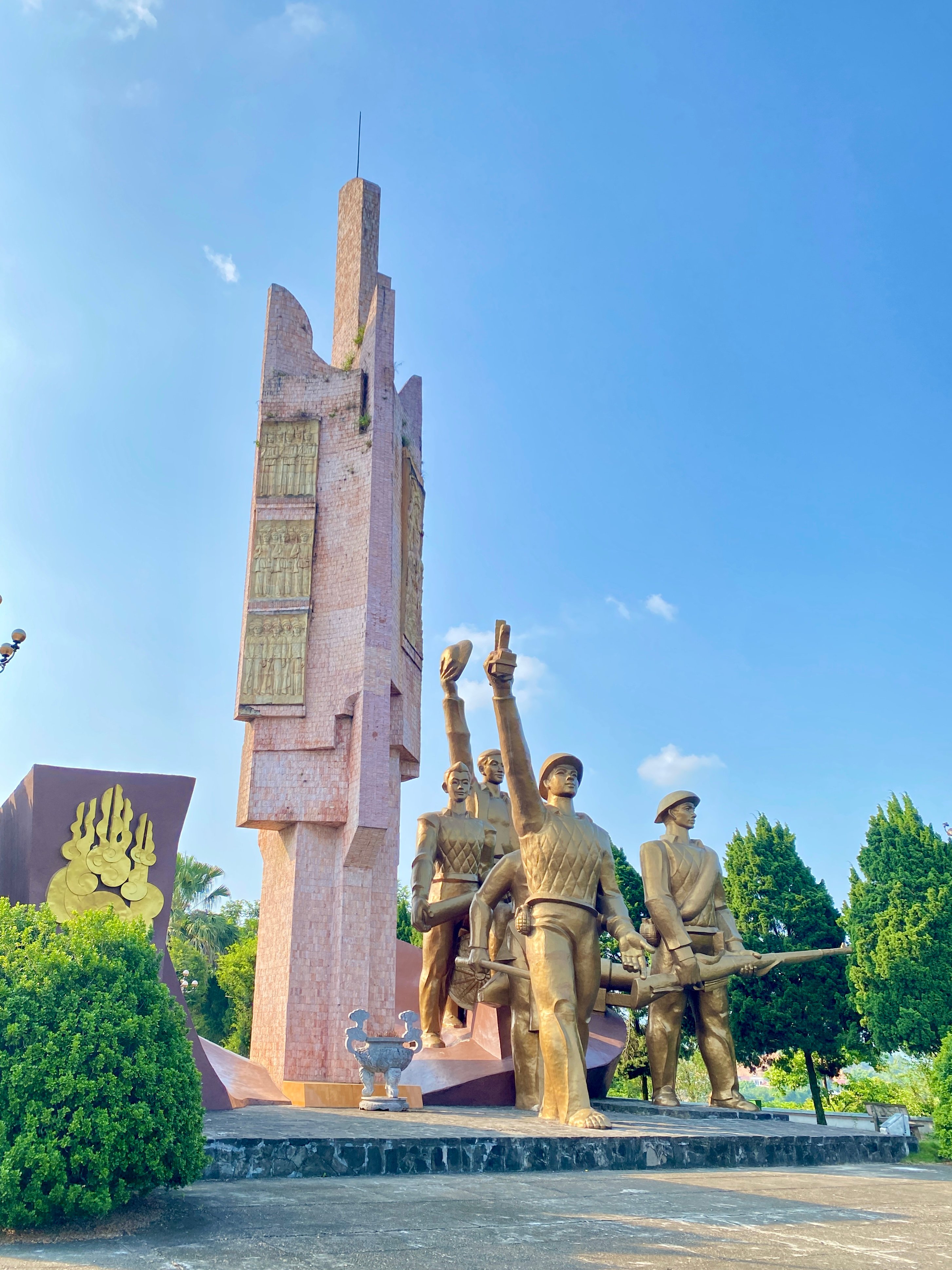 ការធ្វើអាជីវកម្មវត្ថុបុរាណក្នុងវិស័យទេសចរណ៍ និងការអប់រំក្នុងស្រុក