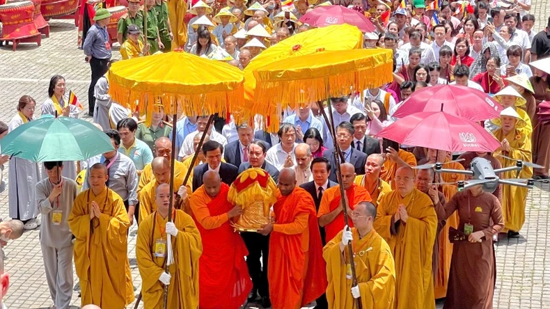 Ninh Bình: Trang trọng hoạt động tôn trí xá lợi Đức Phật ảnh 3