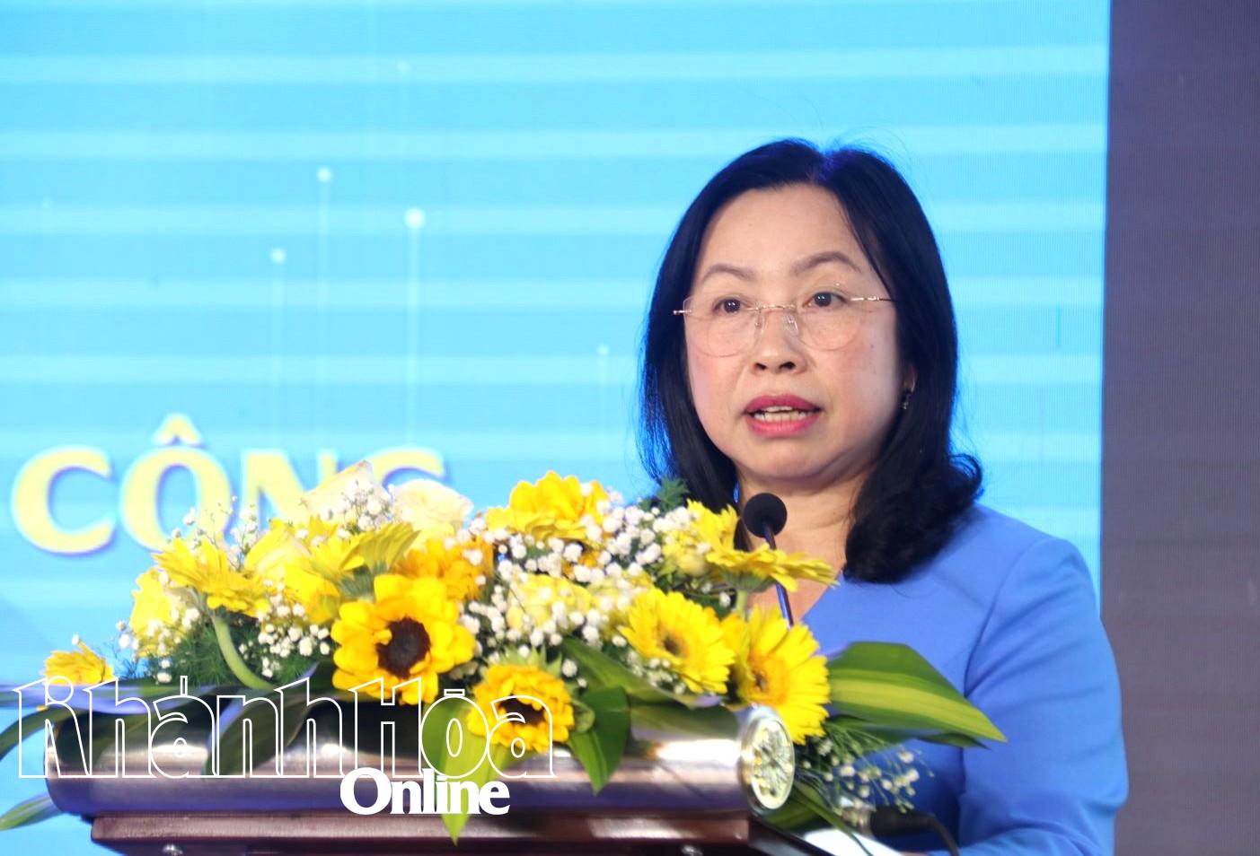 Mme Thai Thu Xuong, vice-présidente permanente de la Confédération générale du travail du Vietnam, a pris la parole lors de la conférence.