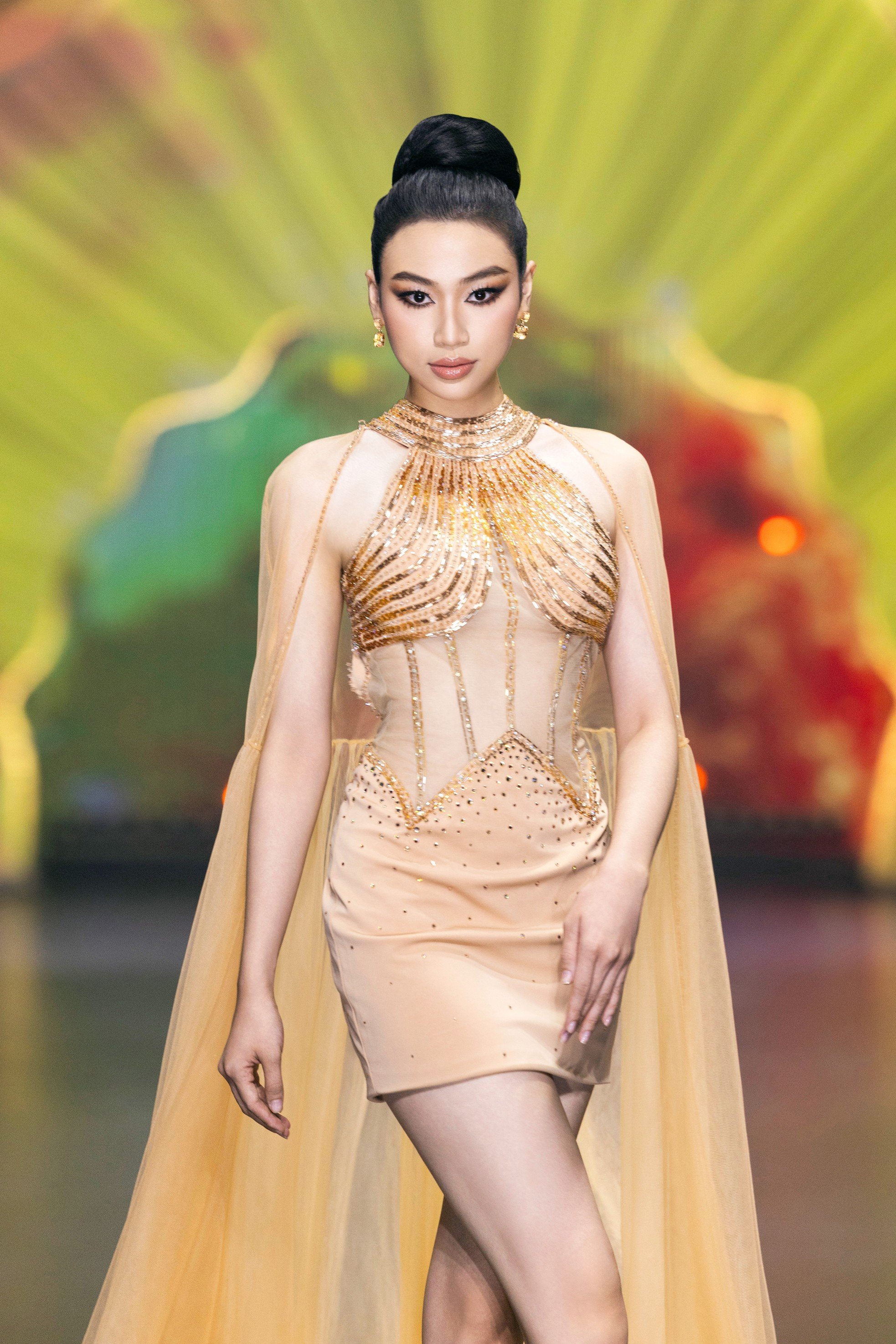 Thí sinh Hoa hậu Việt Nam cuốn hút trên sàn catwalk - Ảnh 6.
