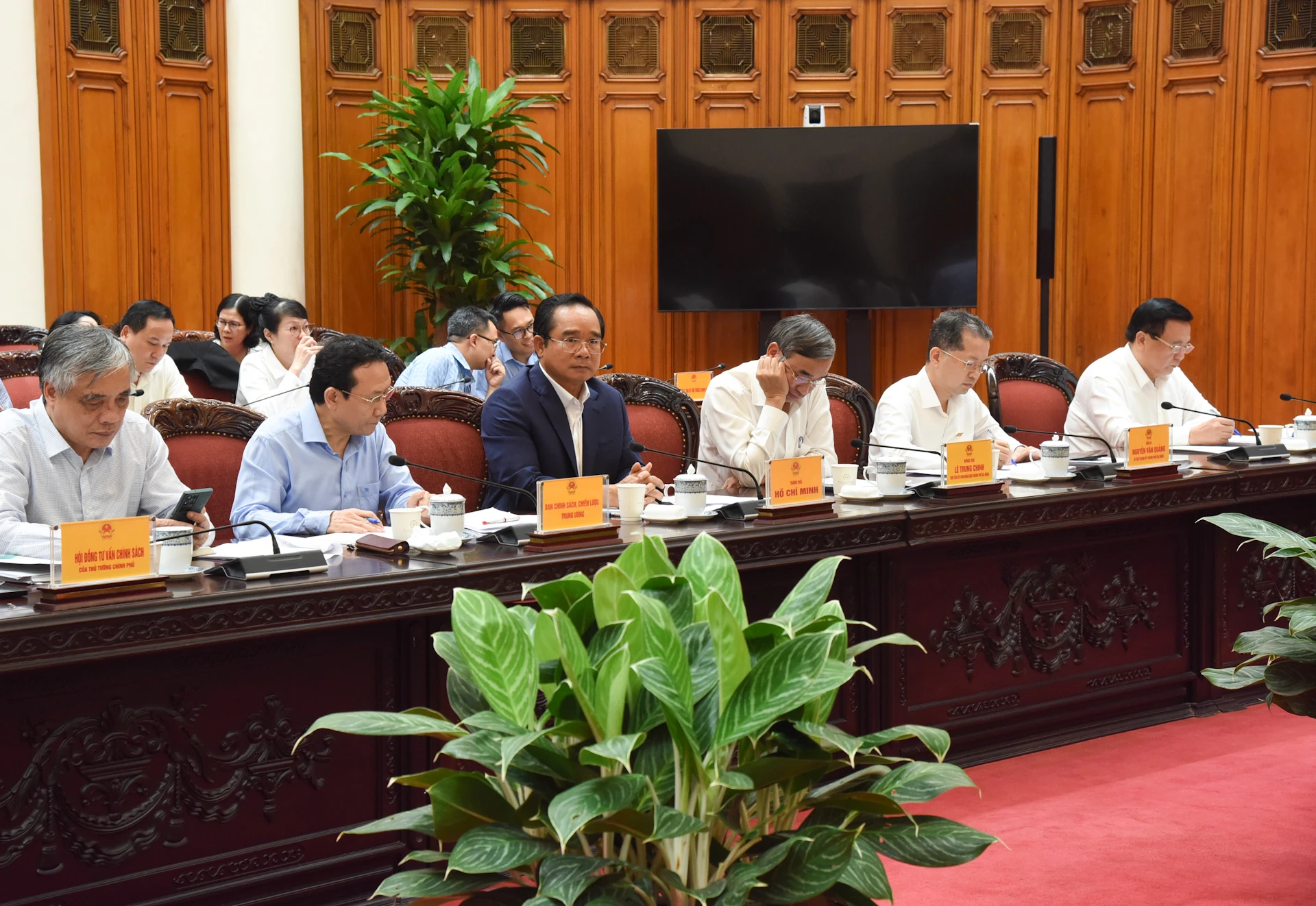 [Photo] Prime Minister Pham Minh Chinh chairs a meeting on the National Assembly's draft Resolution on the International Financial Center in Vietnam photo 5