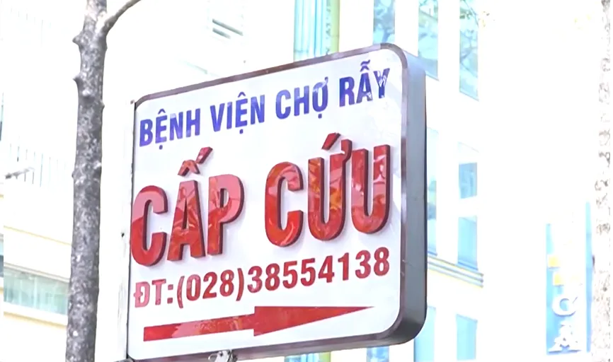Trực thăng đưa nạn nhân vụ cháy giàn khoan Sông Đốc vào TPHCM cấp cứu