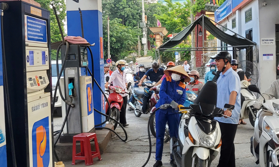 Gasoline price decreased, oil price increased from 3:00 p.m. on May 22 - Cao Bang Electronic Newspaper