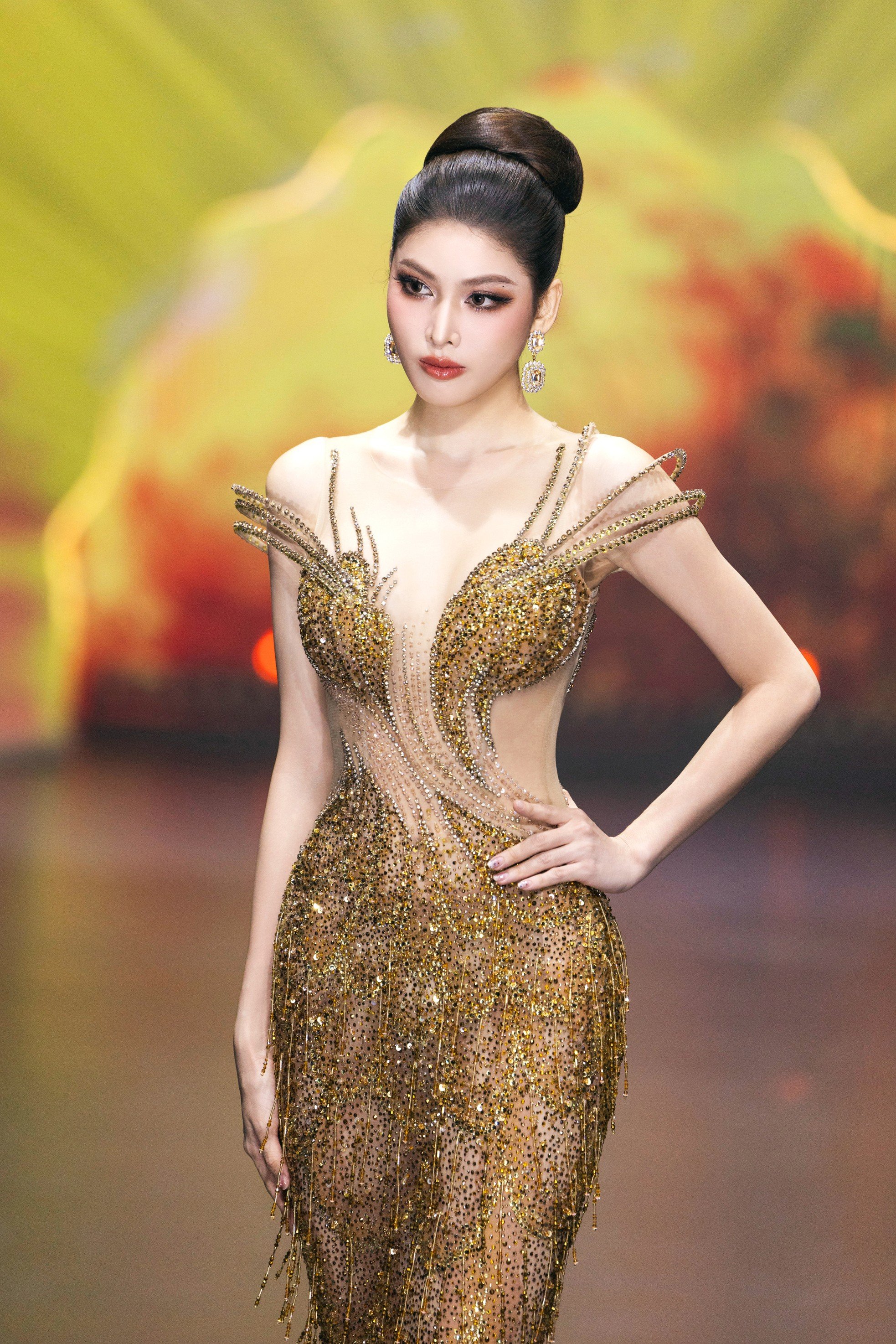 Thí sinh Hoa hậu Việt Nam cuốn hút trên sàn catwalk - Ảnh 11.