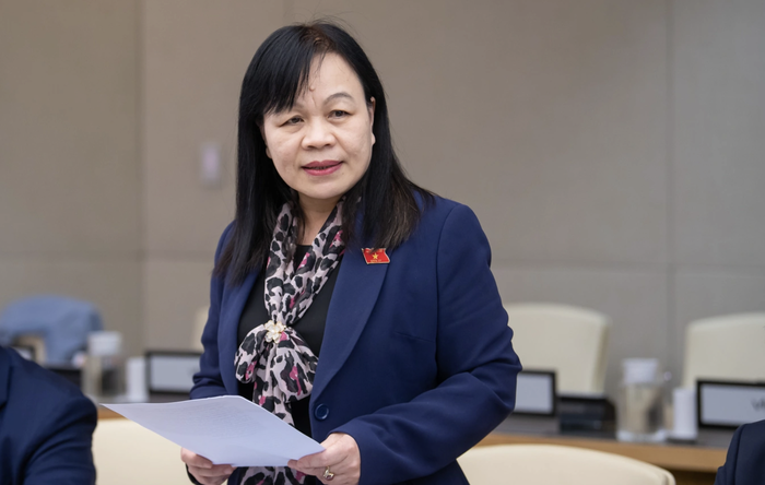 Bộ trưởng GD&ĐT trả lời về việc miễn học phí nhưng không 