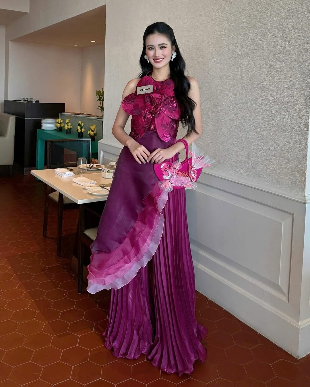 Huỳnh Trần Ý Nhi ghi điểm ở cuộc thi Hoa hậu Thế giới nhờ kỹ năng đặc biệt - 3