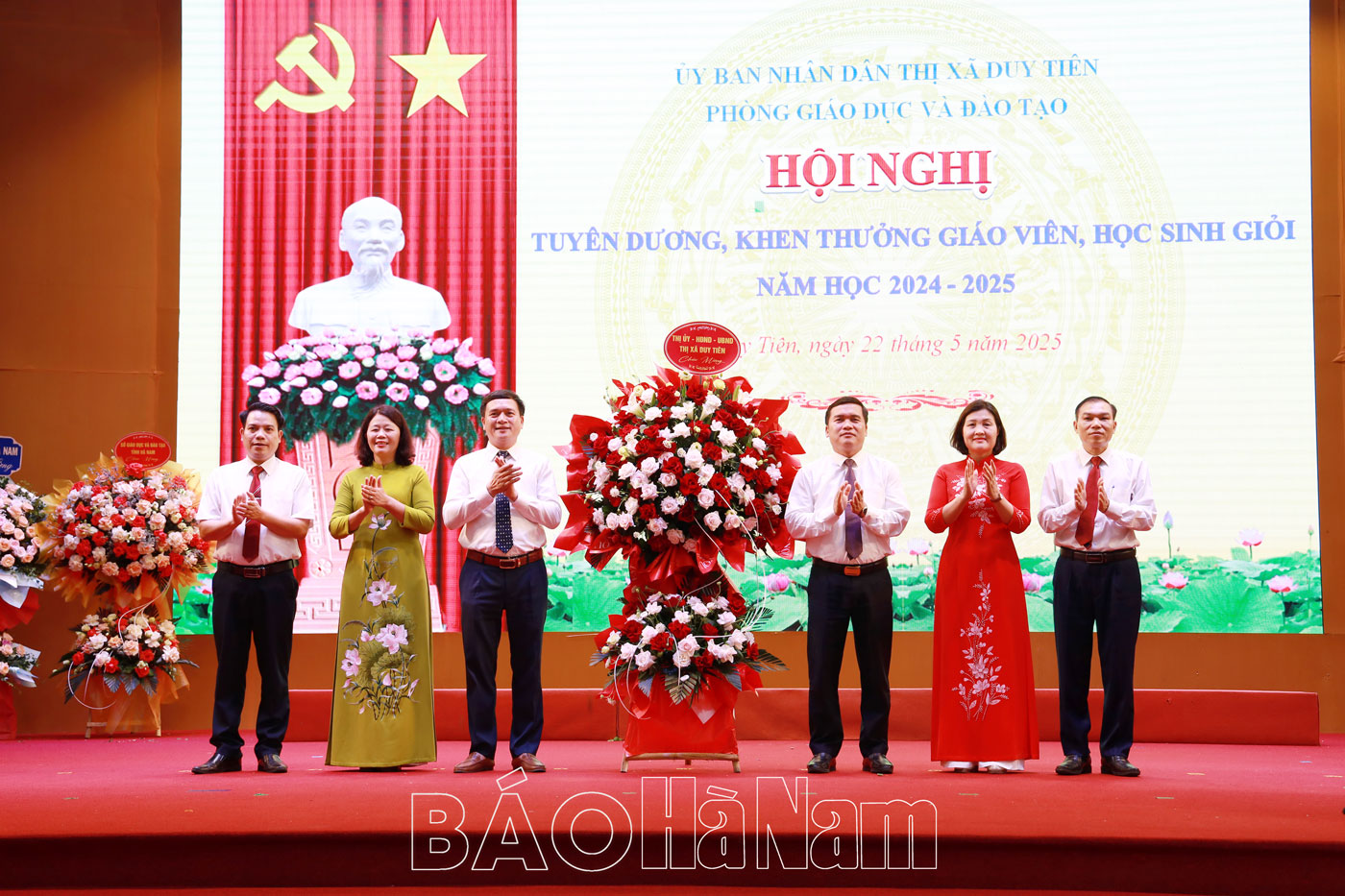 Thị xã Duy Tiên tuyên dương khen thưởng giáo viên học sinh giỏi năm học 2024 – 2025