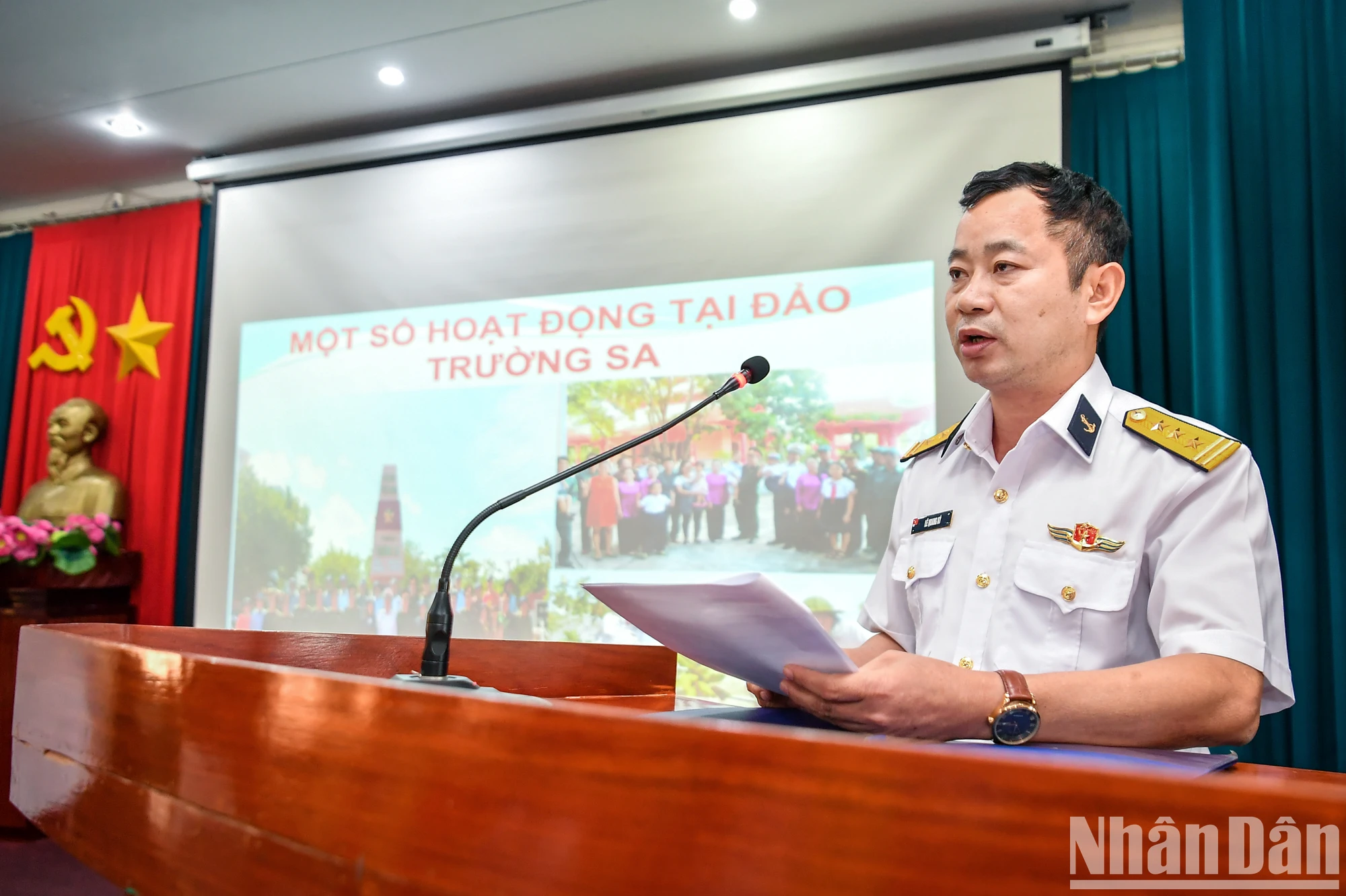 [ภาพ] คณะสื่อมวลชนประชุมเยี่ยมชม Truong Sa และชานชาลา DK1 ภาพที่ 6