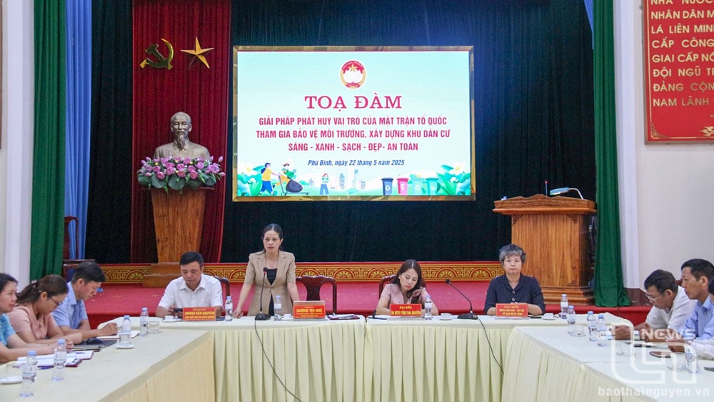 Delegates attending the seminar.