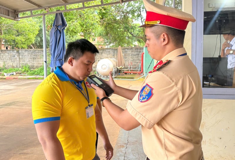 ជា​លើក​ទី​១ ប៉ូលិស​ក្រុង​ដាក​ឡាក់​បាន​រៀបចំ​ការ​ធ្វើ​តេស្ត​បើកបរ និង​ចេញ​ប័ណ្ណ​បើកបរ លេខ-០