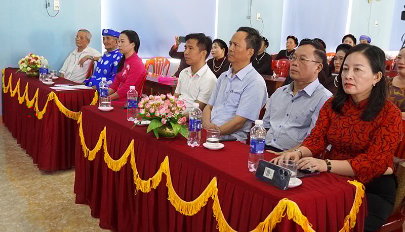 Các đại biểu tham dự lễ bế giảng.