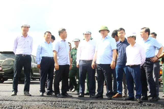 Bộ trưởng Xây dựng: Thay nhà thầu thi công chậm trễ ảnh 1