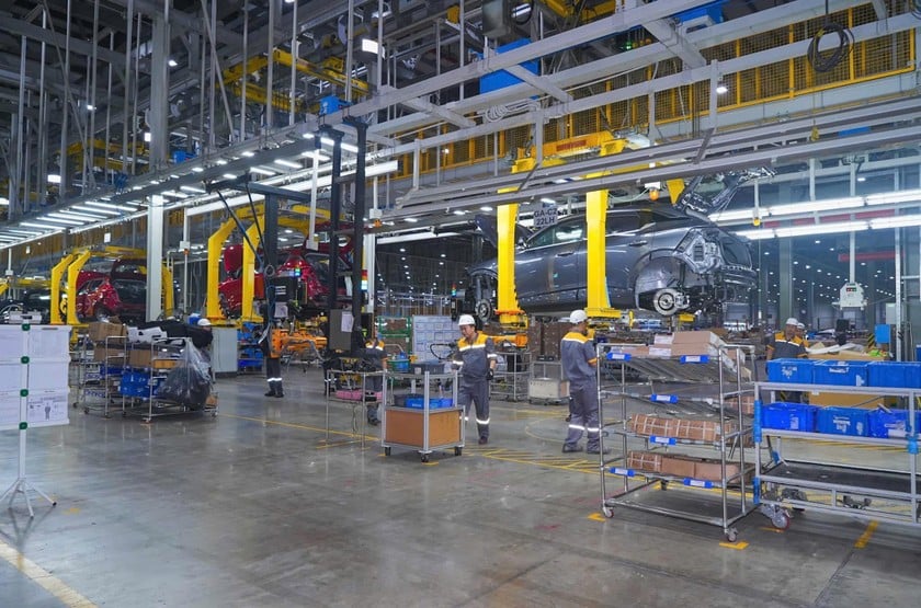 Dây chuyền sản xuất ô tô điện tại Nhà máy Vinfast Hải Phòng.