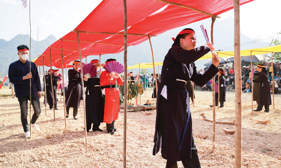 Promoting the preservation and development of culture and folk arts of ethnic minorities - Cao Bang Electronic Newspaper