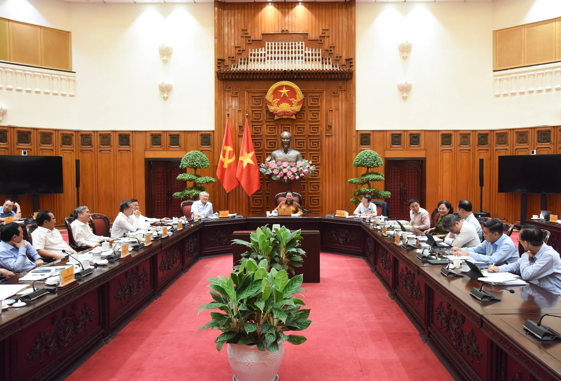 [Photo] Prime Minister Pham Minh Chinh chairs a meeting on the National Assembly's draft Resolution on the International Financial Center in Vietnam photo 3