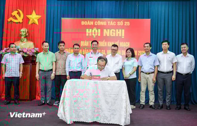 vnp-doan-cong-tac-25-truong-sa-2205-3.jpg