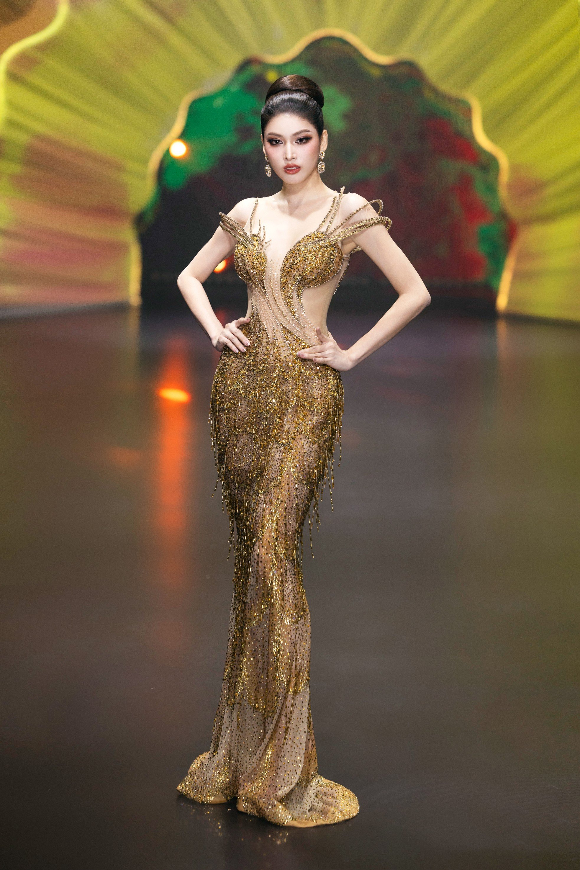 Thí sinh Hoa hậu Việt Nam cuốn hút trên sàn catwalk - Ảnh 12.