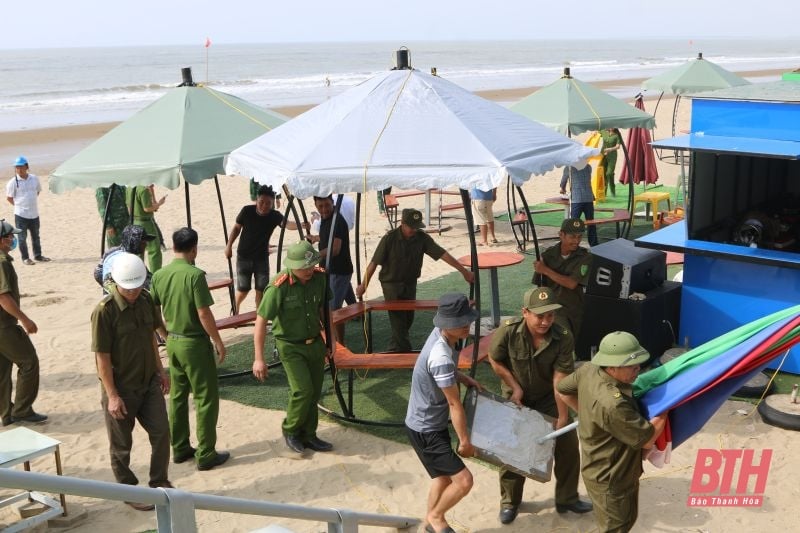 Hoang Hoa៖ រុះរើតង់ និងហាងដែលរំលោភលើឆ្នេរ Hai Tien