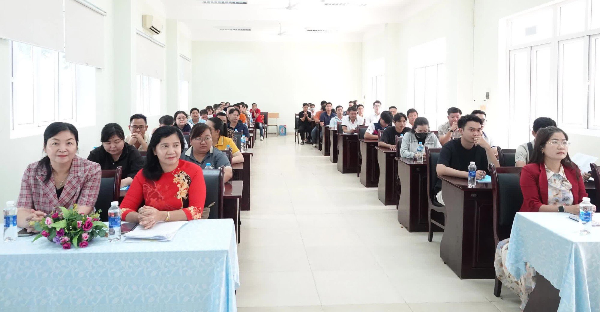 Hơn 50 hướng dẫn viên du lịch trên địa bàn TP Cần Thơ được cập nhật kiến thức chuyên môn - Ảnh 1.