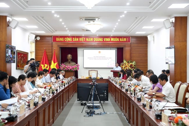 Bộ trưởng Nguyễn Văn Hùng chủ trì hội thảo toàn quốc bàn giải pháp đẩy mạnh hội nhập quốc tế về văn hóa - Ảnh 1.