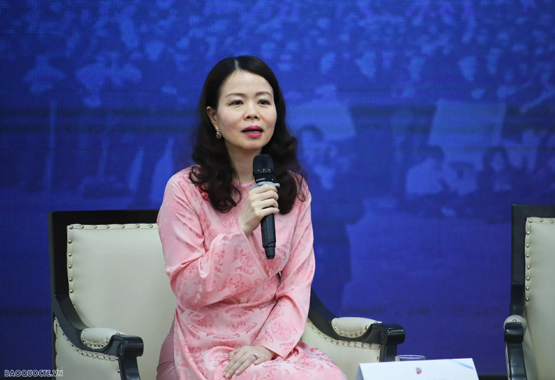 'Những người mẹ, người chị' phi thường trên mặt trận không tiếng súng