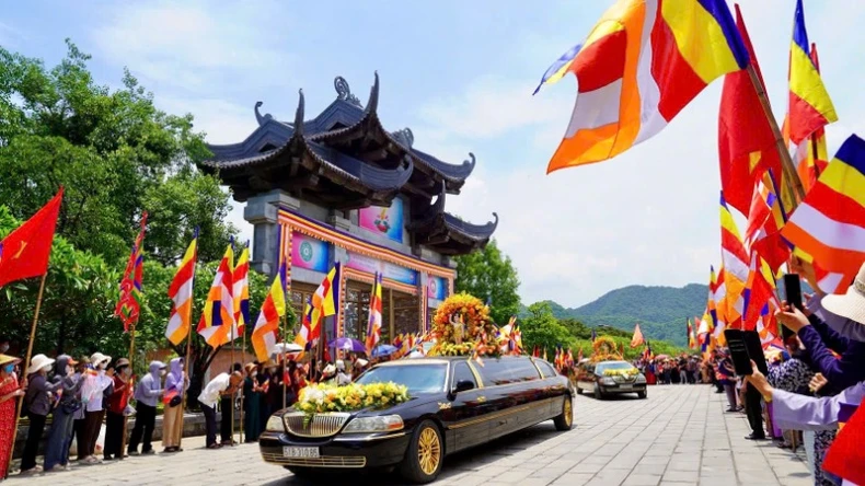 Ninh Bình: Trang trọng hoạt động tôn trí xá lợi Đức Phật ảnh 1