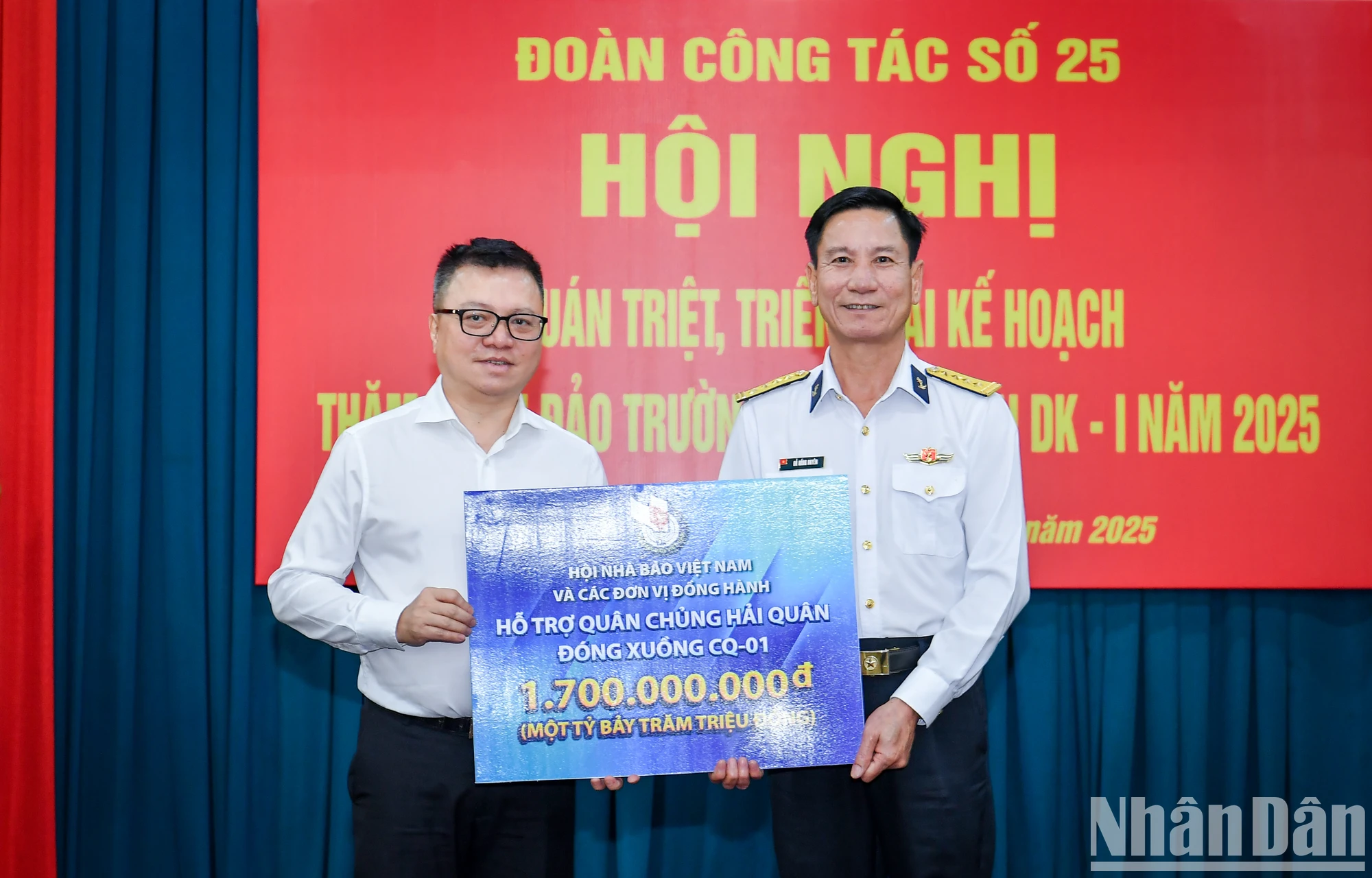 [ภาพ] คณะสื่อมวลชนประชุมเยี่ยมชม Truong Sa และ DK1 Platform ภาพที่ 10